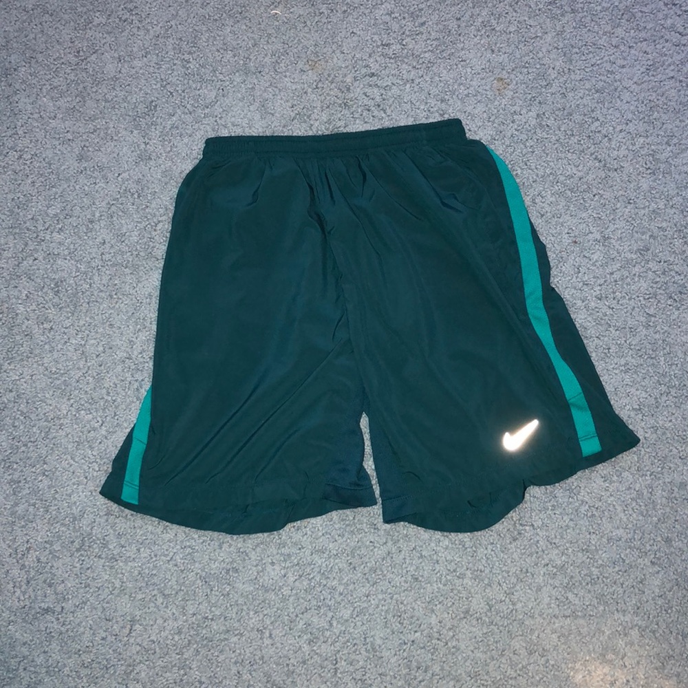 Nike men’s challenger running short